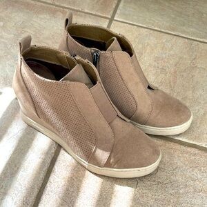 Taupe wedges size 7